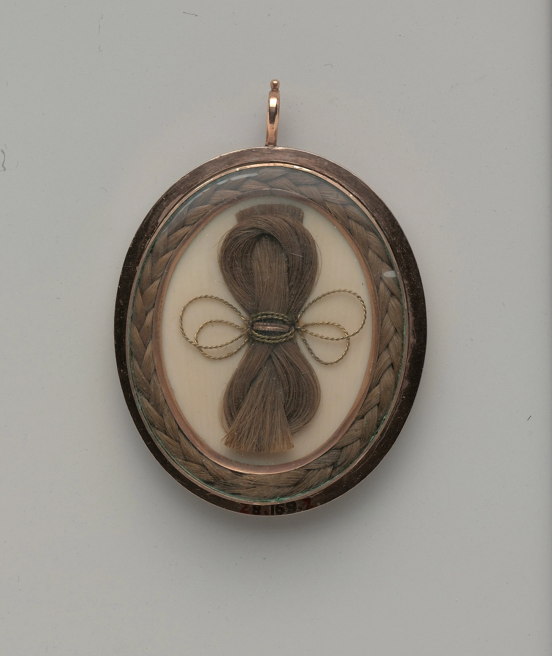 Victorian hair jewelry Is The New It-Bride A Goth Girl? Why Gothic Bridal Fashion Is Popular Now