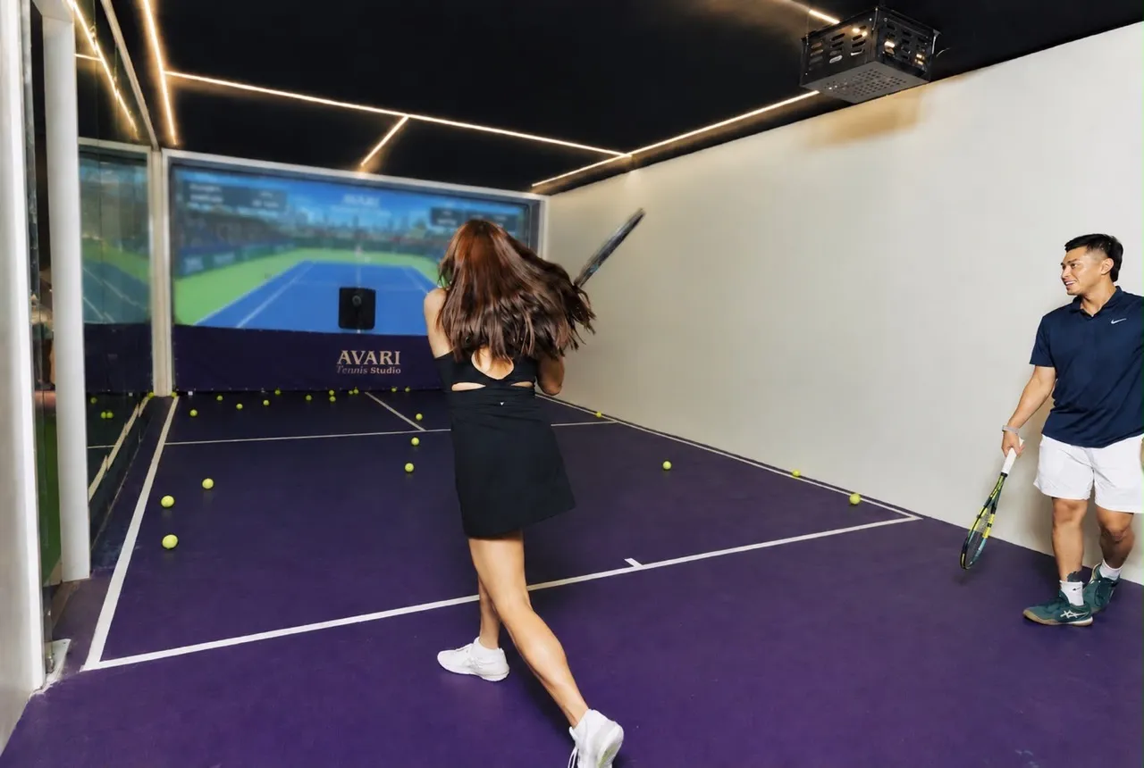 AVARI indoor tennis