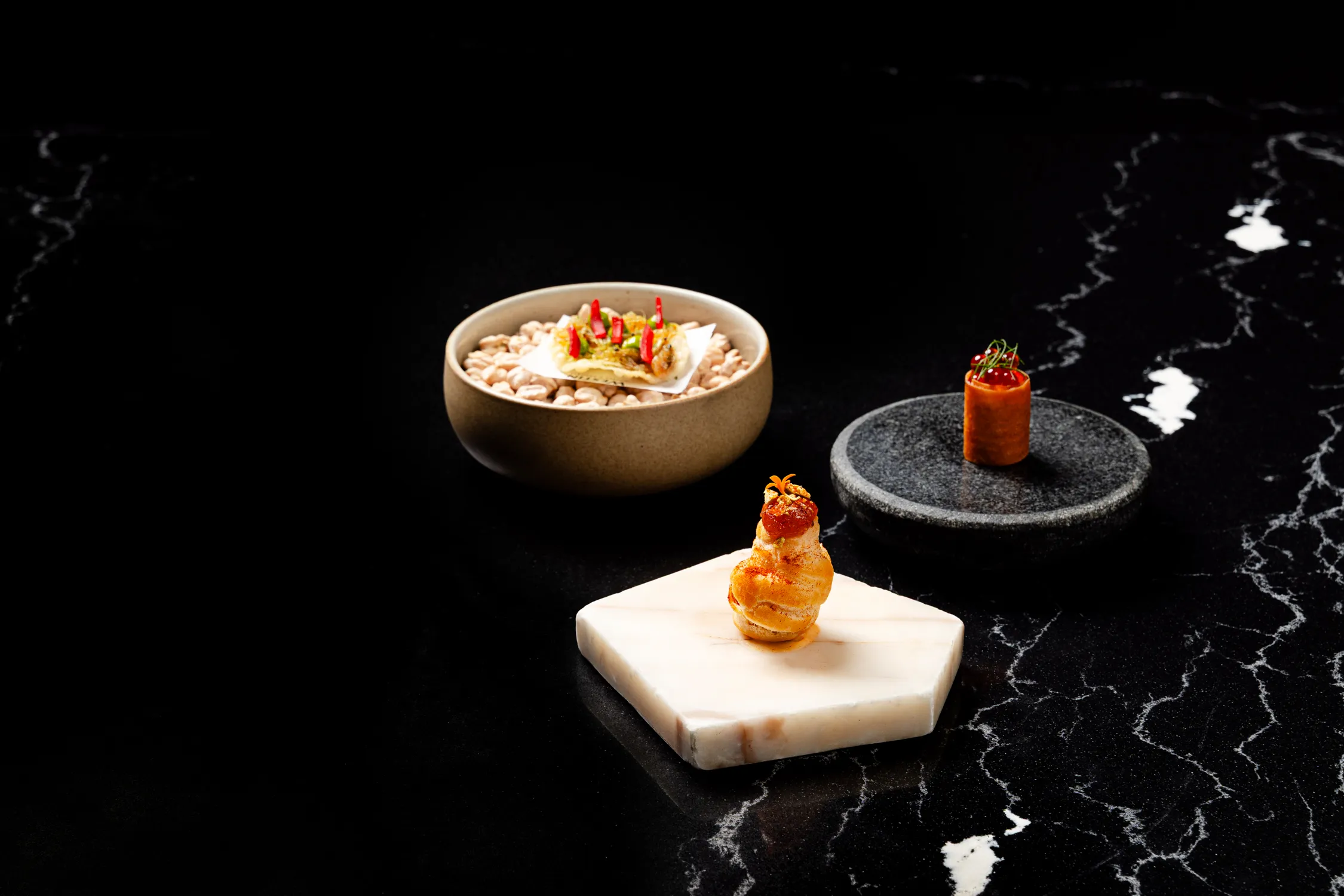 The LOS CHICUCOS Verano Menú starts with a trio of tapas