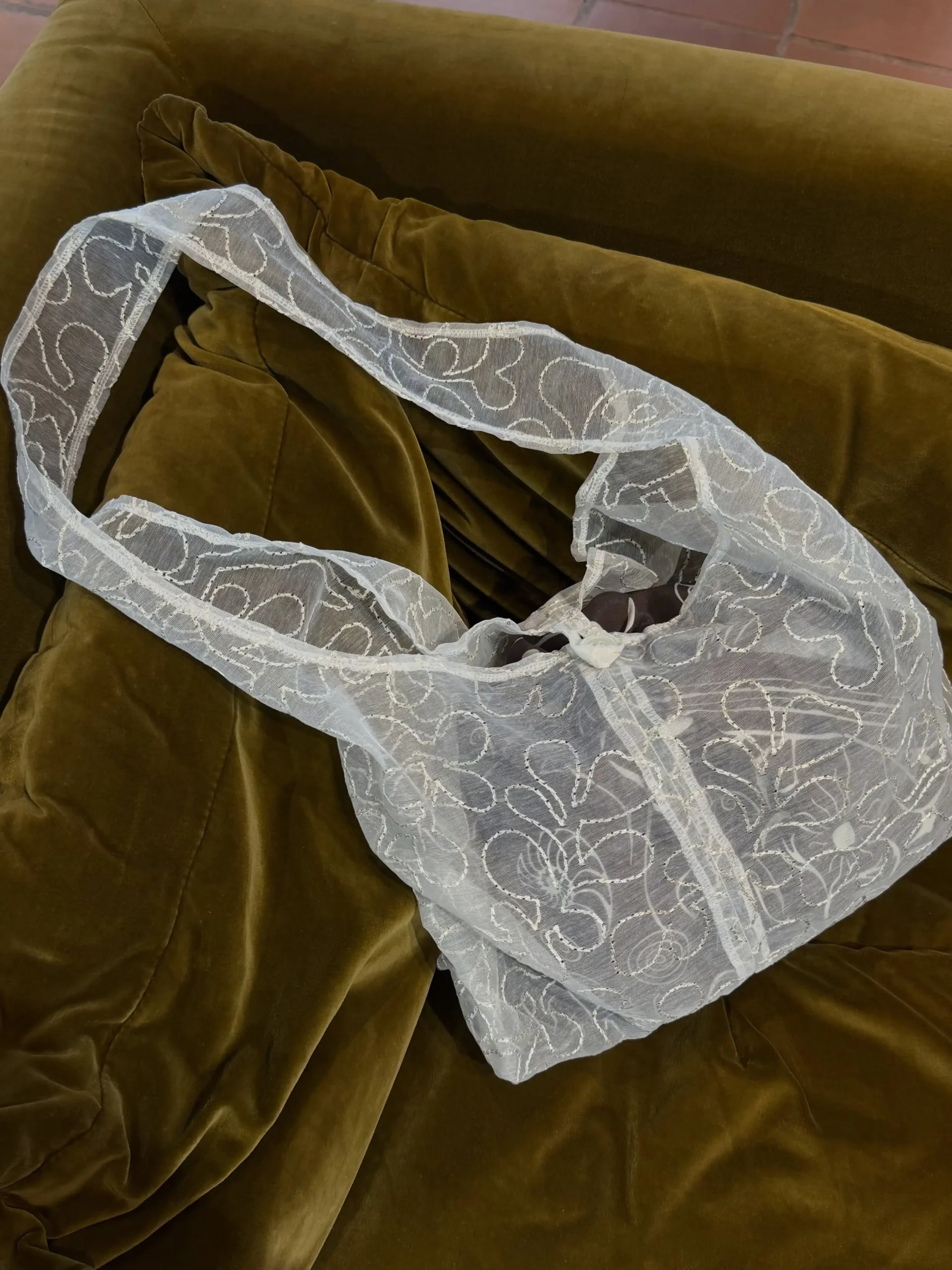Áraw Sling Bag