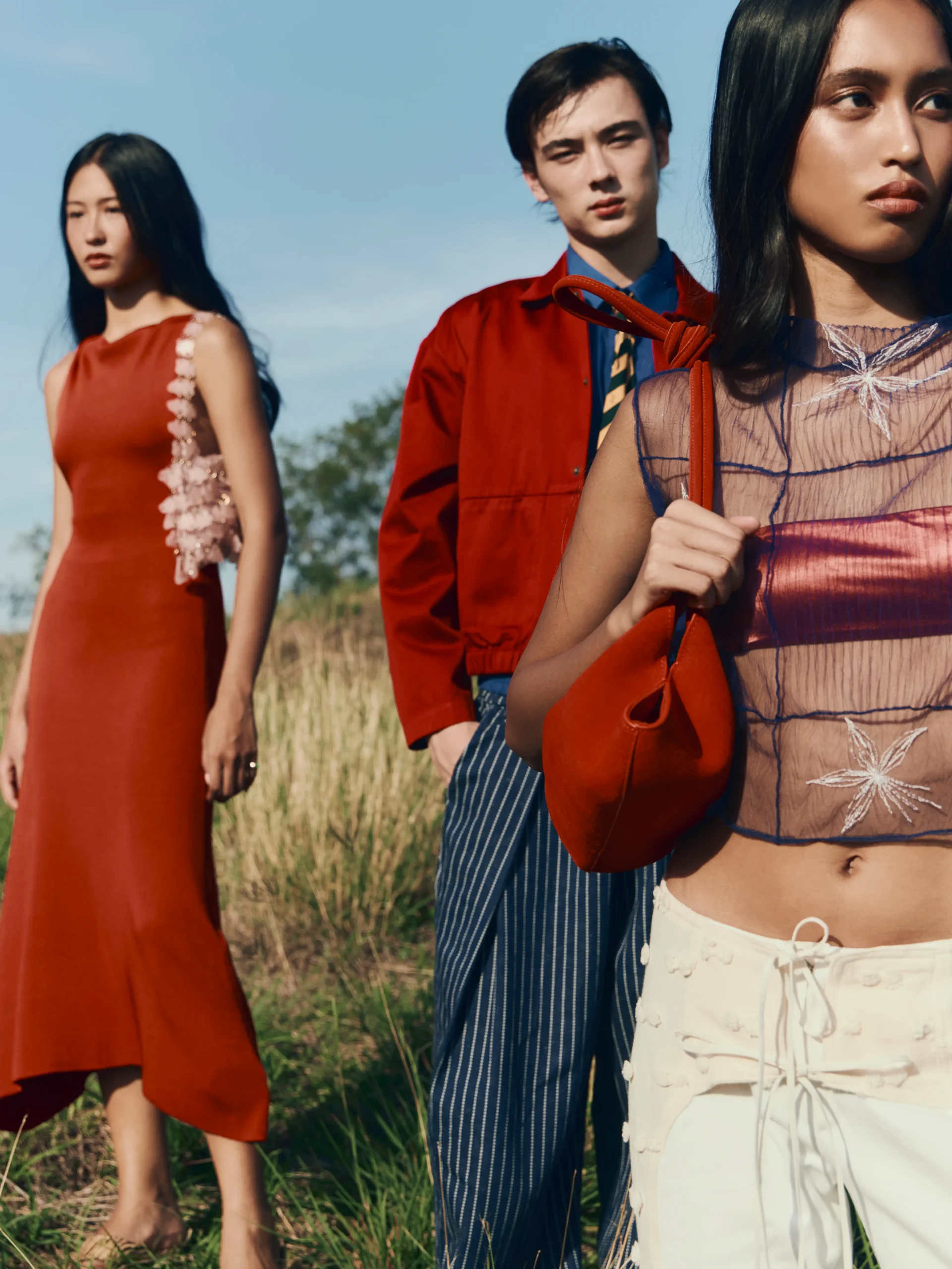 Martha wears ISA BOULDER dress,
GLORIAE heels, and PIPATCHARA bag. Eugene wears BOB’S YOUR UNCLE jacket and shirt, HOSU.ATPD pants, and SAJA shoes/ Lake wears ISA BOULDER bandeau, ANW cropped top, SEIRE trousers, GLORIAE heels, and OABO bag