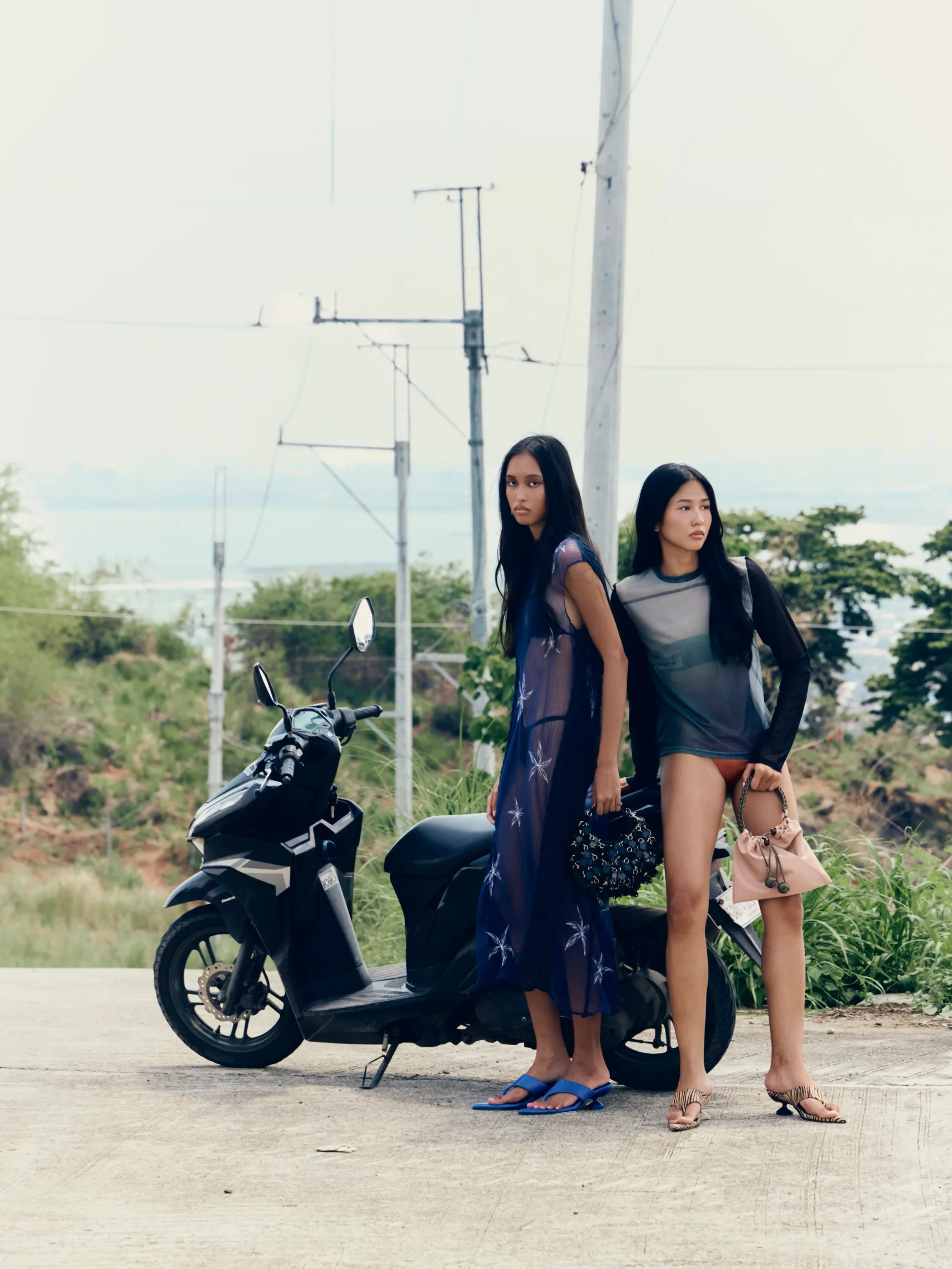 Lake wears ISA BOULDER bandeau and bottom, ANW dress, GLORIAE shoes, and PIPATCHARA bag.
Martha wears ISA BOULDER top and
bottom, SEEN-NESS long sleeve,
GLORIAE heels, and MUUNSAN bag