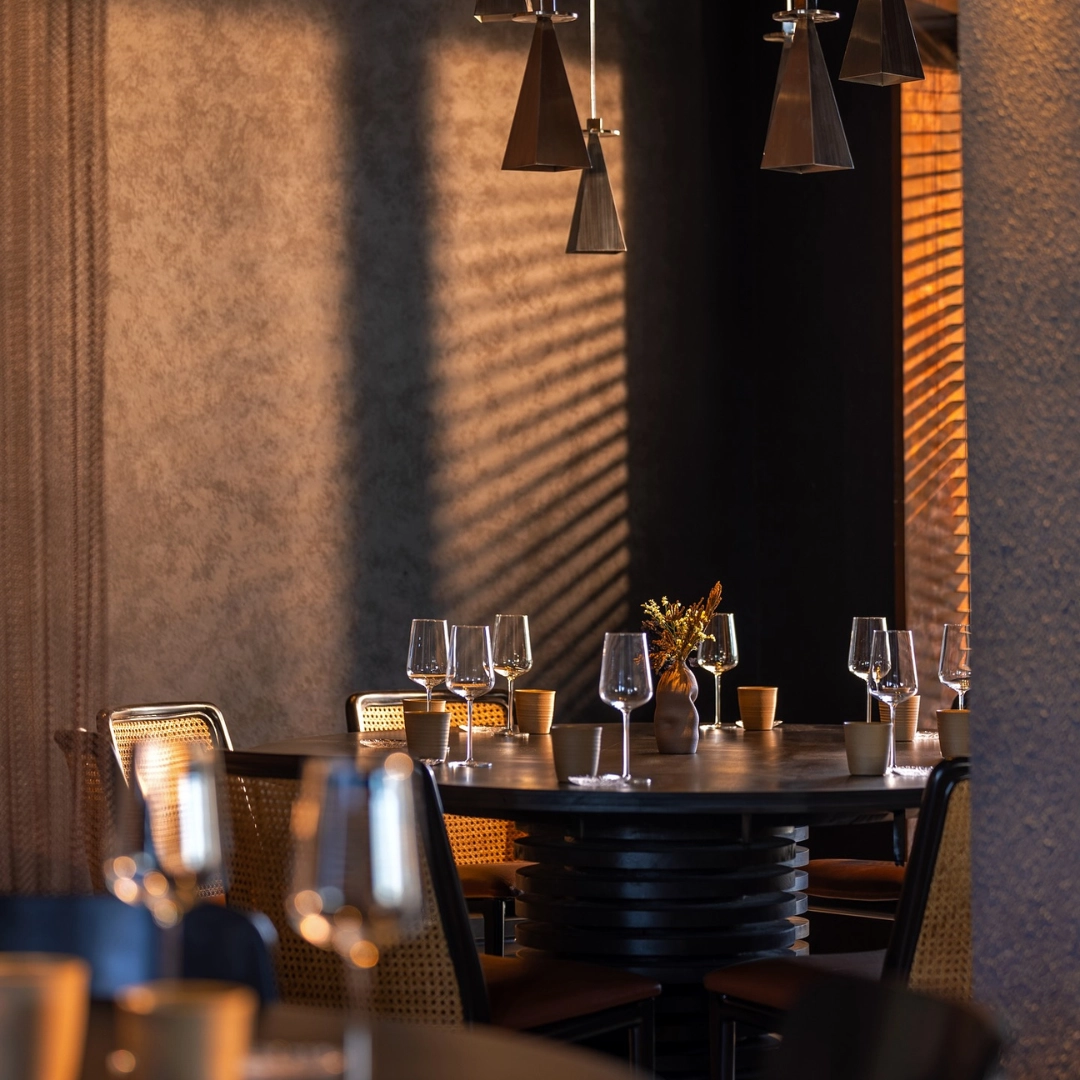 where to dine with friends visiting manila