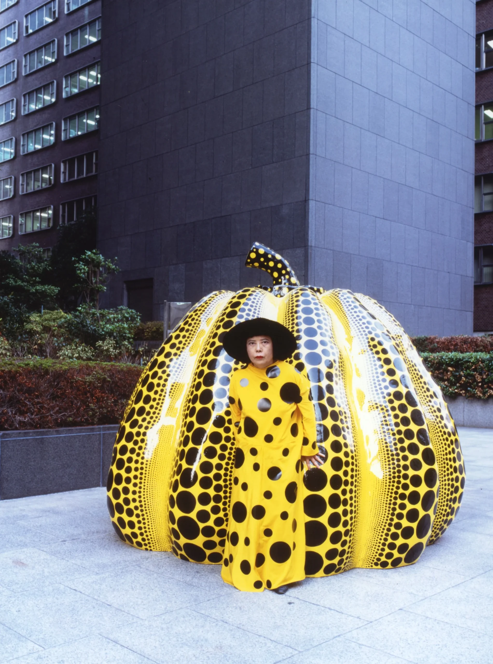 Yayoi Kusama and her “Pumpkin” sculpture in 1994
