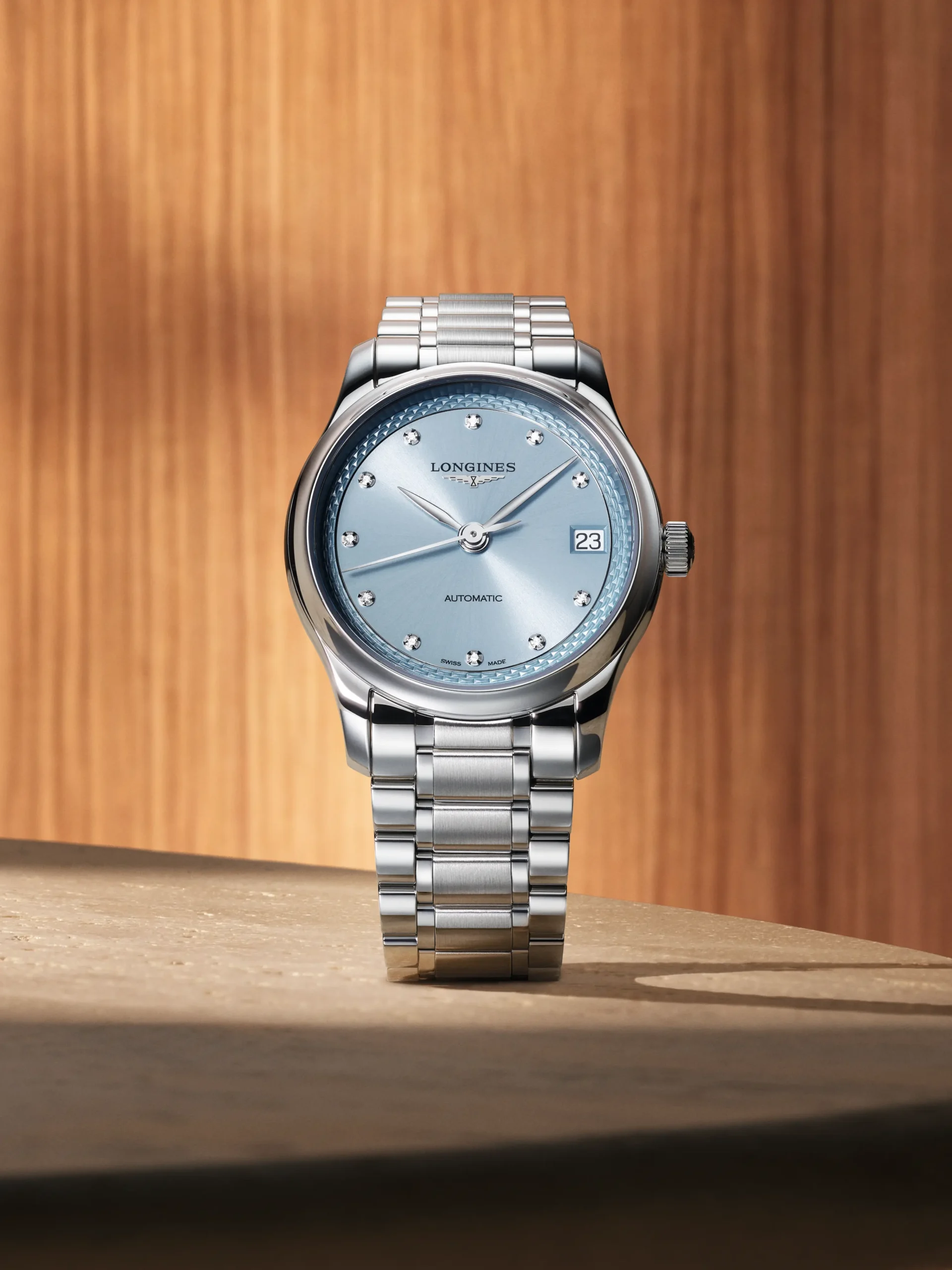 Longines Master Collection 2026 The L2.450.4.97.6, a 30-mm three-hand model featuring a a frosted blue sunray dial with 11 Top Wesselton
diamonds