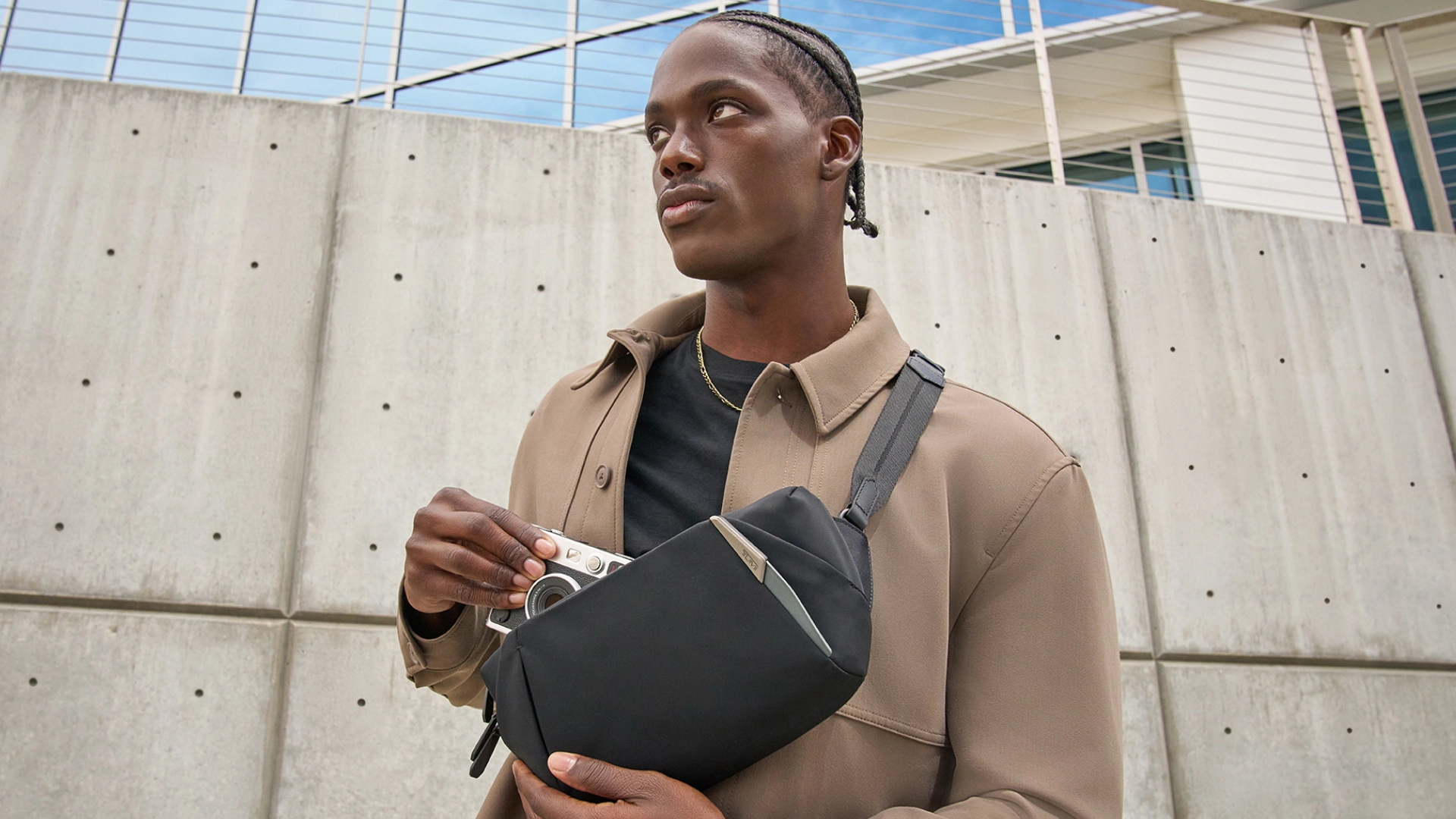 The TUMI Axis Medium Sling in Black