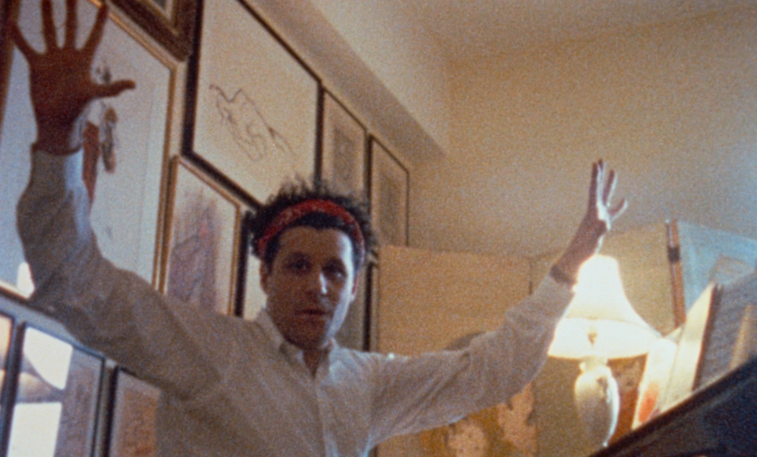 Unzipped (1995) follows fashion designer Isaac Mizrahi as he prepares his Fall 1994 collection