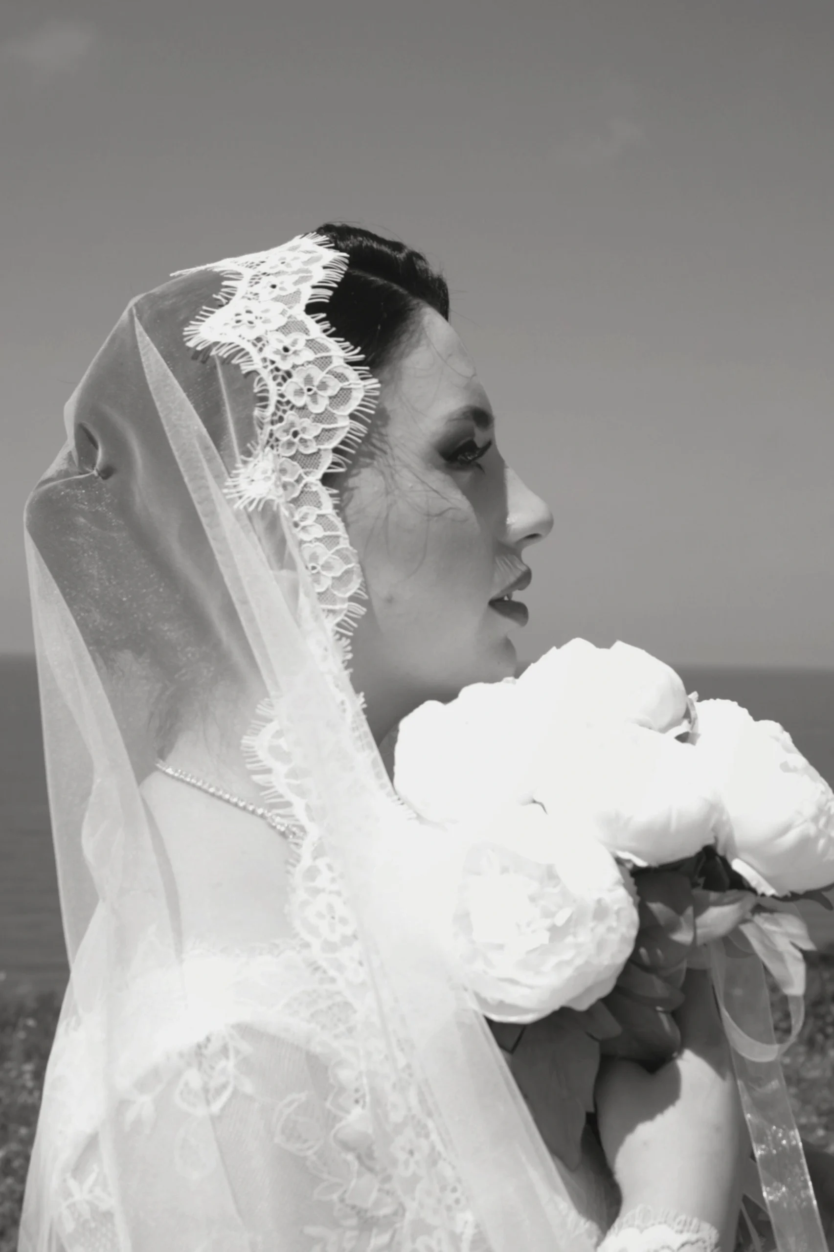 A mantilla veil wedding guide