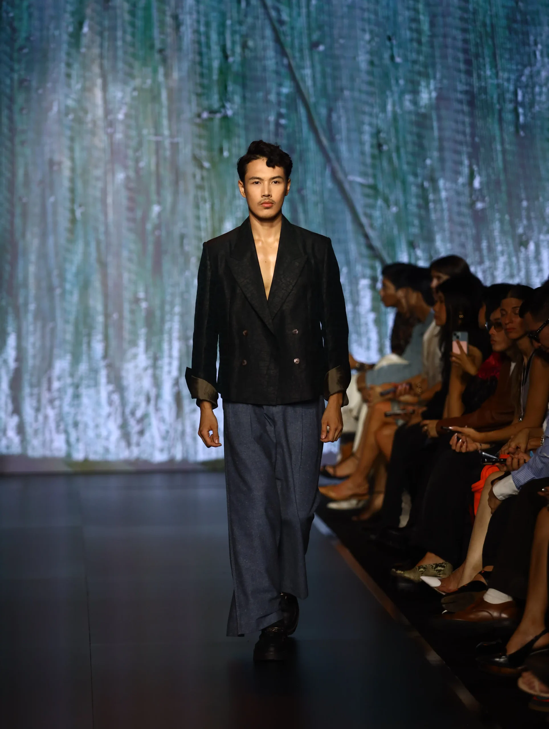 Fashion Week Asia Day 2: Kilomet109 Vu Thao Vietnamese