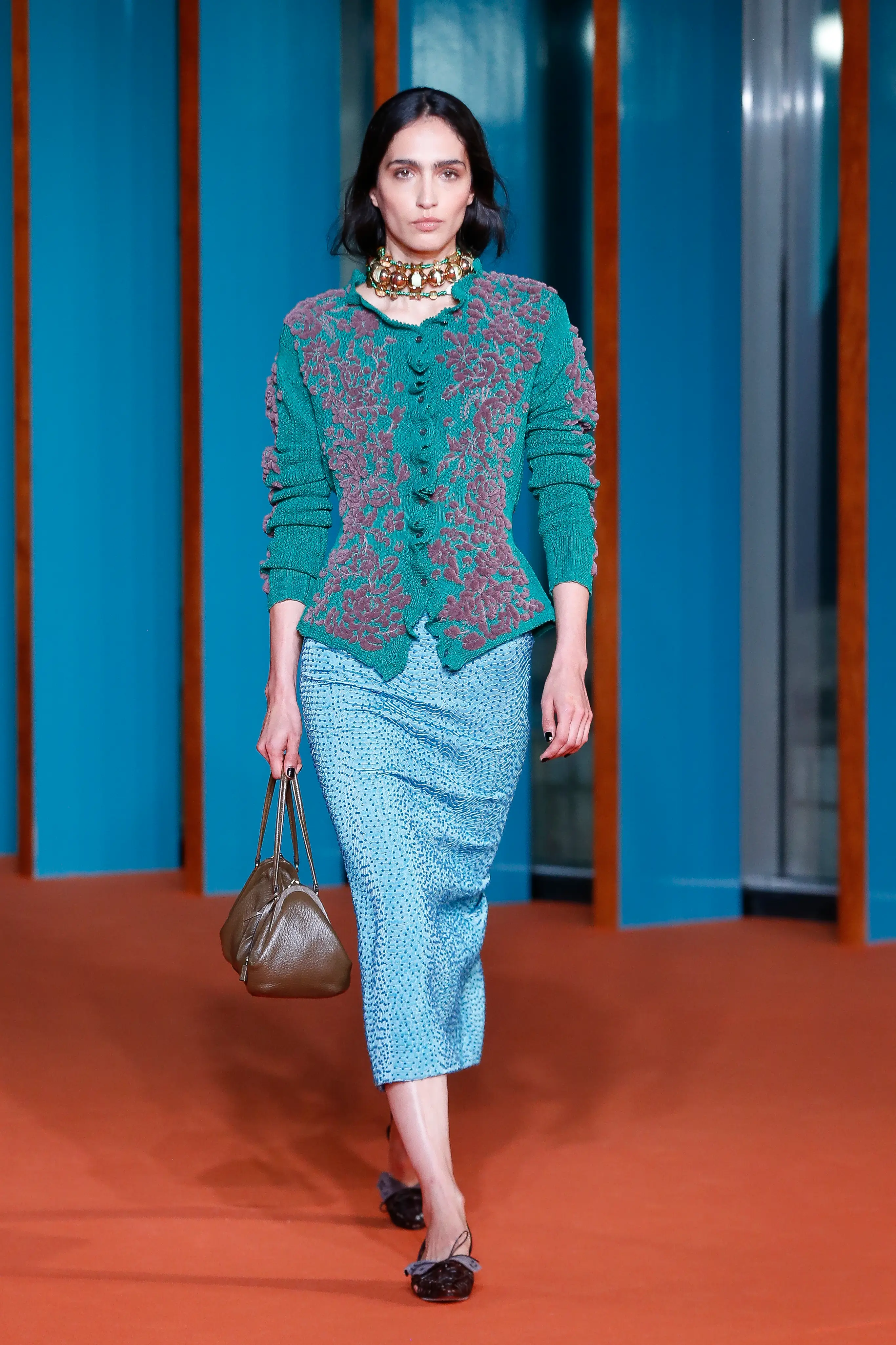 “Pie-crust” embroidery color-blocked on cardigans