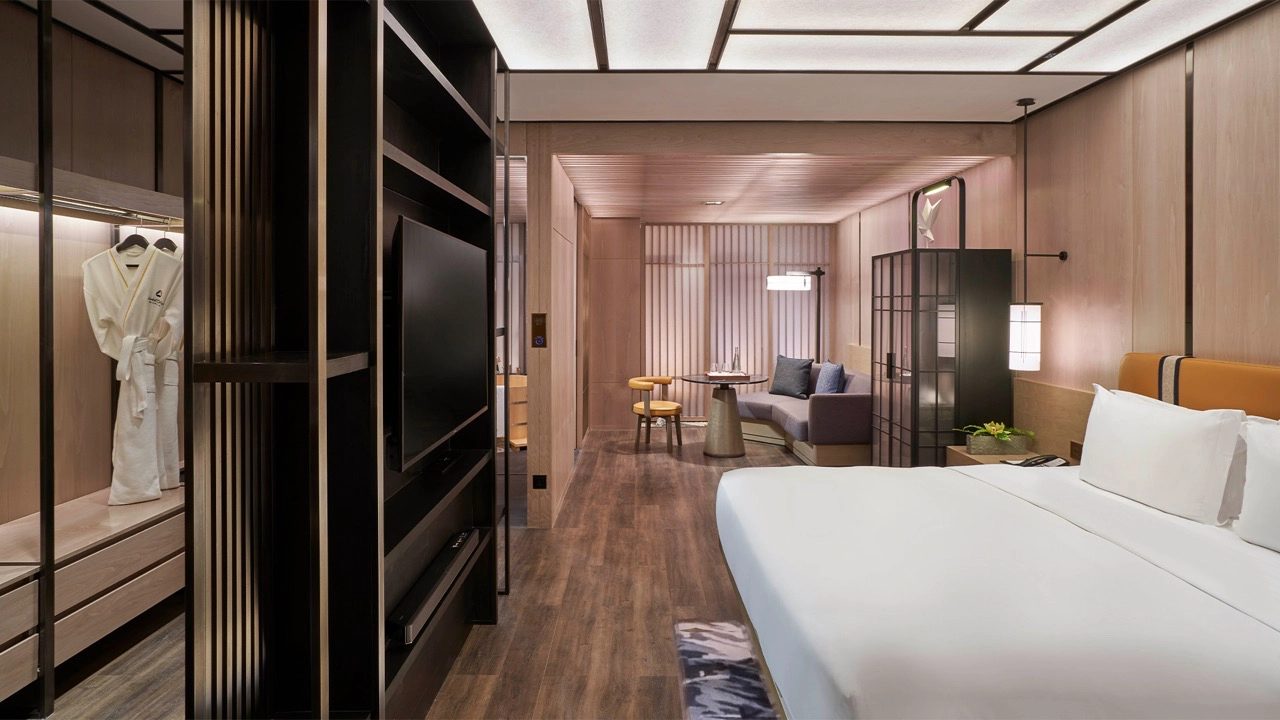Inside the Hinoki-yu Room